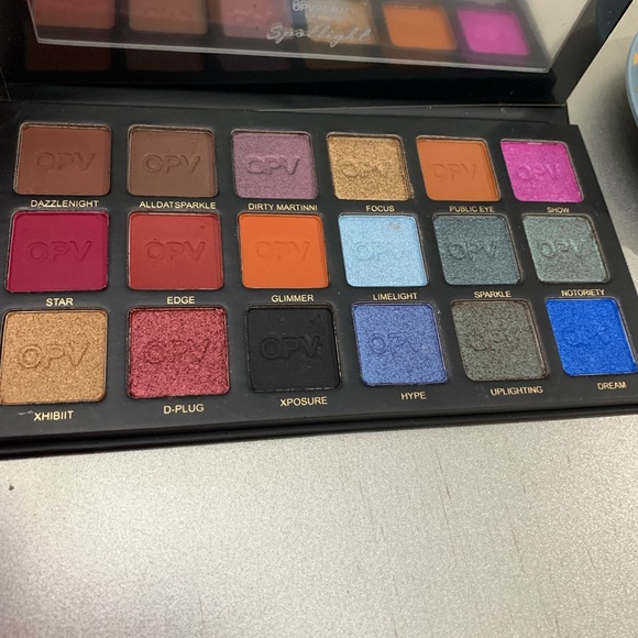 Makeup - Picture 2 of 4